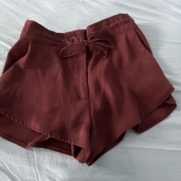 Aritzia burgundy shorts, size 4 - Picture 4 of 5